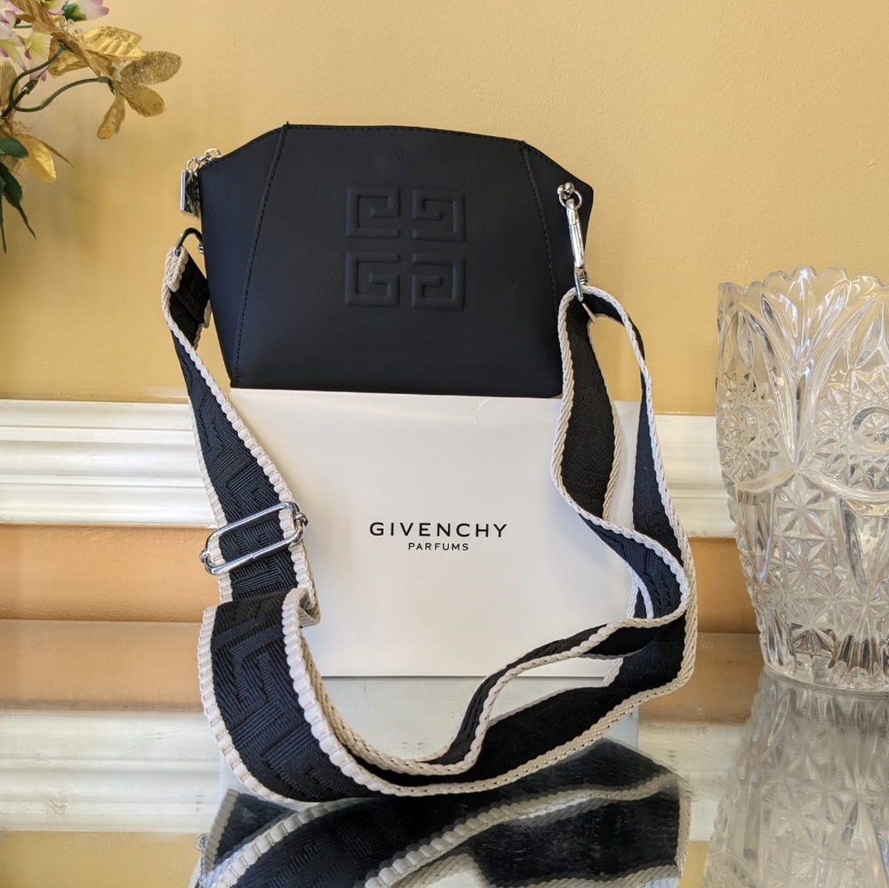 Givenchy pouch - Picture 10 of 16